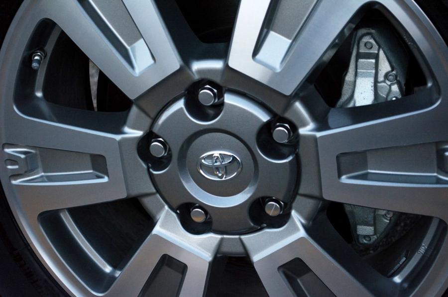  Toyota Tundra Platinum 4x4 2014 года  (фото 4 из 32)
